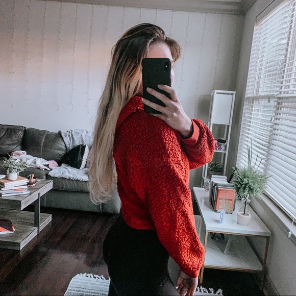 Fluffy, red cropped hoodie - Picture 4 of 8